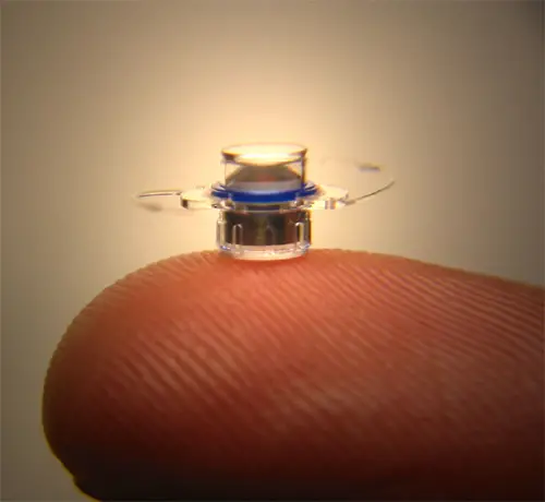 implantable miniature telescope visioncare macular degeneration 2010 future treatment cure
