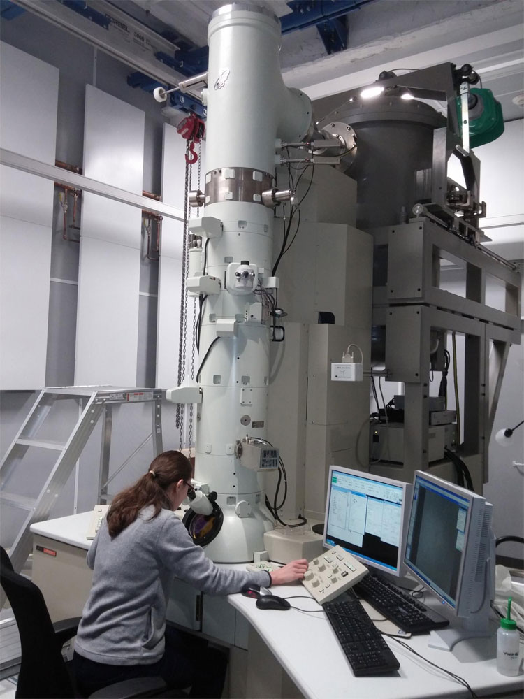 world record resolution in cryo-electron microscopy